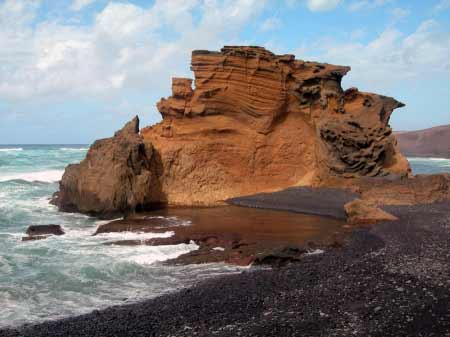 Lanzarote Urlaub - Felsen Meer